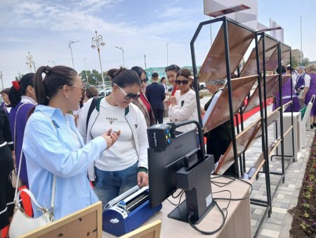 «Көңіл сәулесімен нұр шашқан» кітап көрмесі.